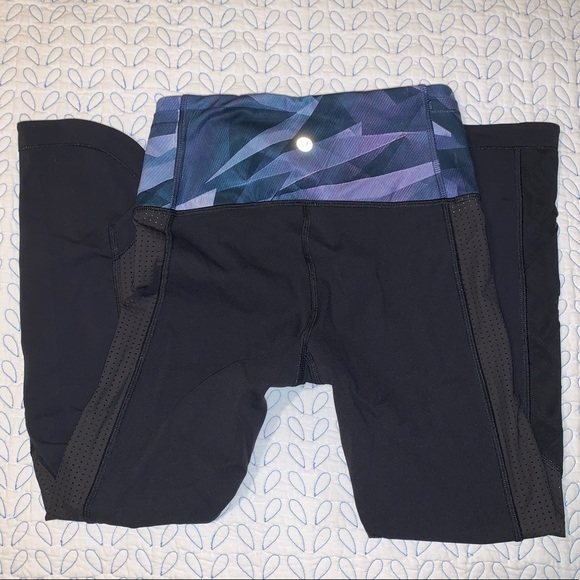 Black high waisted lululemon leggings - Picture 2 of 4